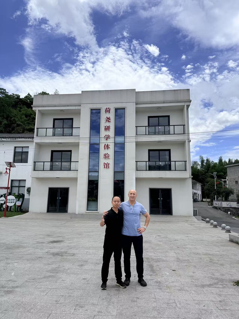 西班牙客户Gomez考察汉良轻钢别墅工厂，高度认可并计划签署全程“材料+人工”交钥匙协议